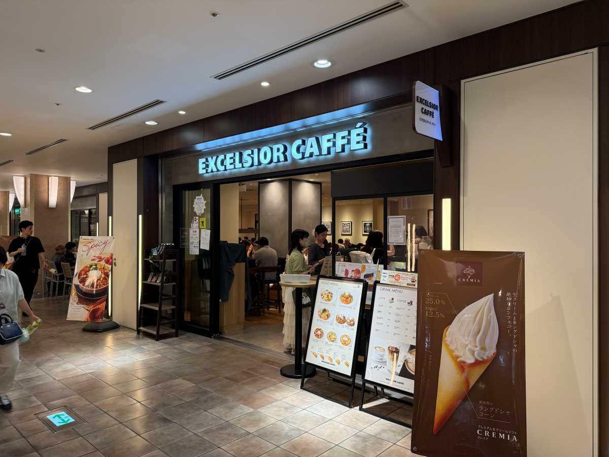 渋谷マークシティ・アベニュー通り4階のカフェフロア